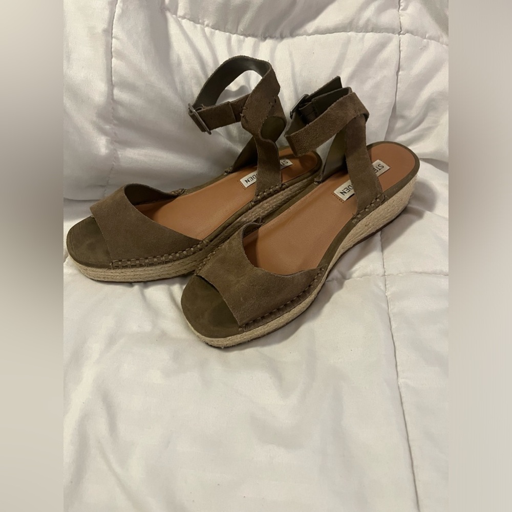 Steve Madden green platform sandals